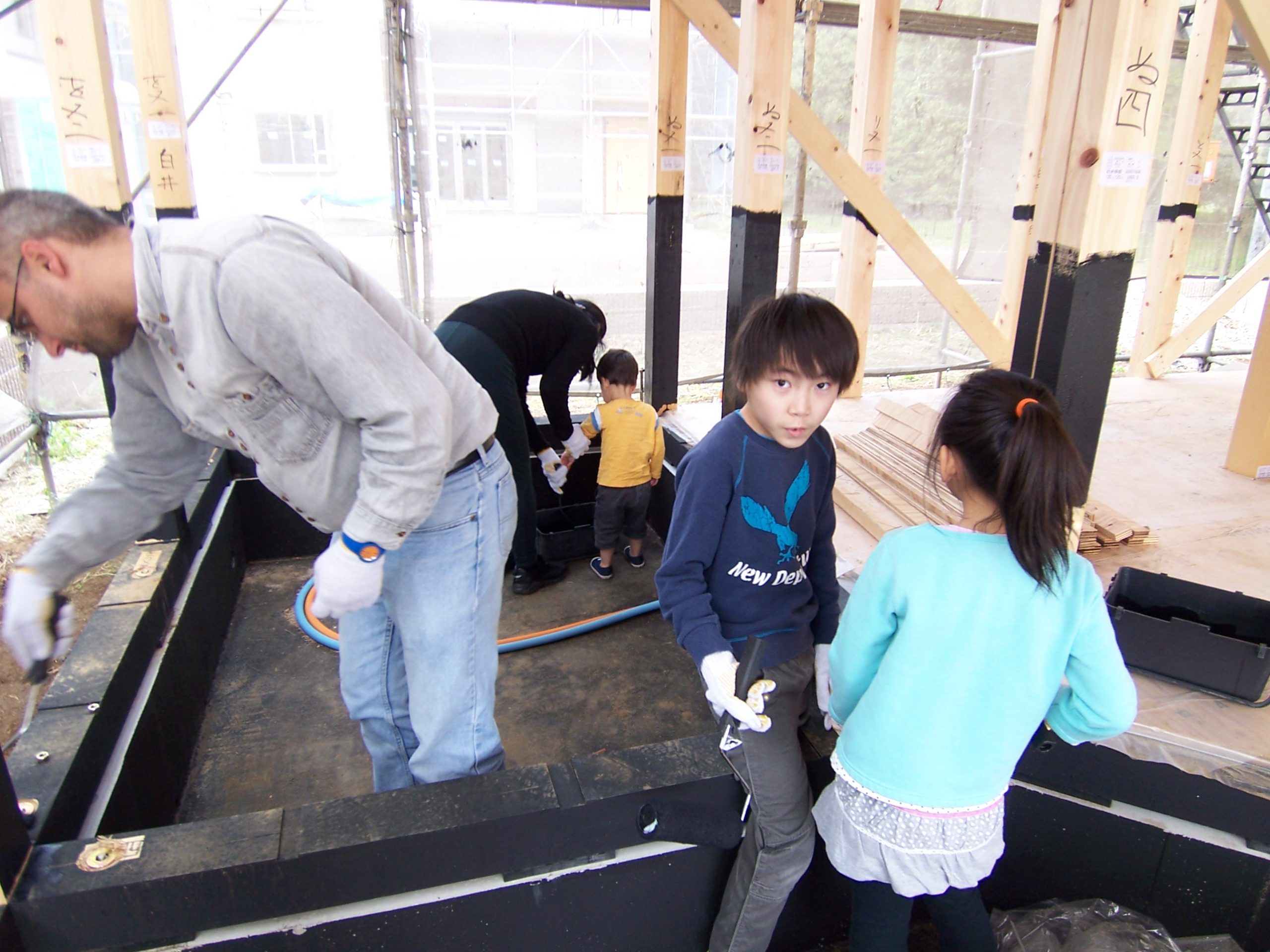 これから住まう家の防蟻処理をご家族で